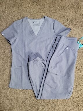 FIGS CASMA THREE POCKET SCRUB TOP / ZAMORA 2.0 JOGGER PANTS XS/S GRAPHITE GREY